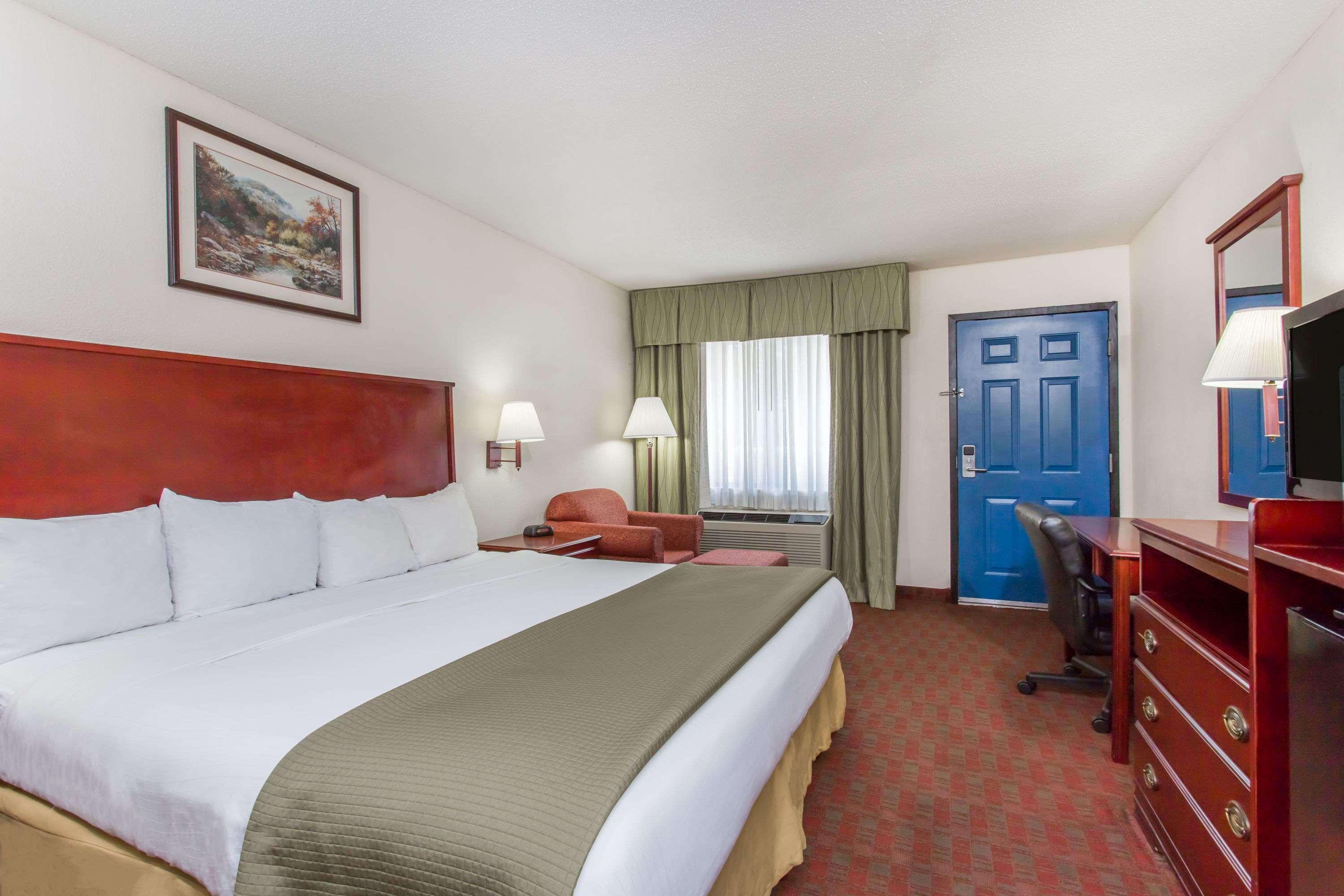 Baymont & Motel