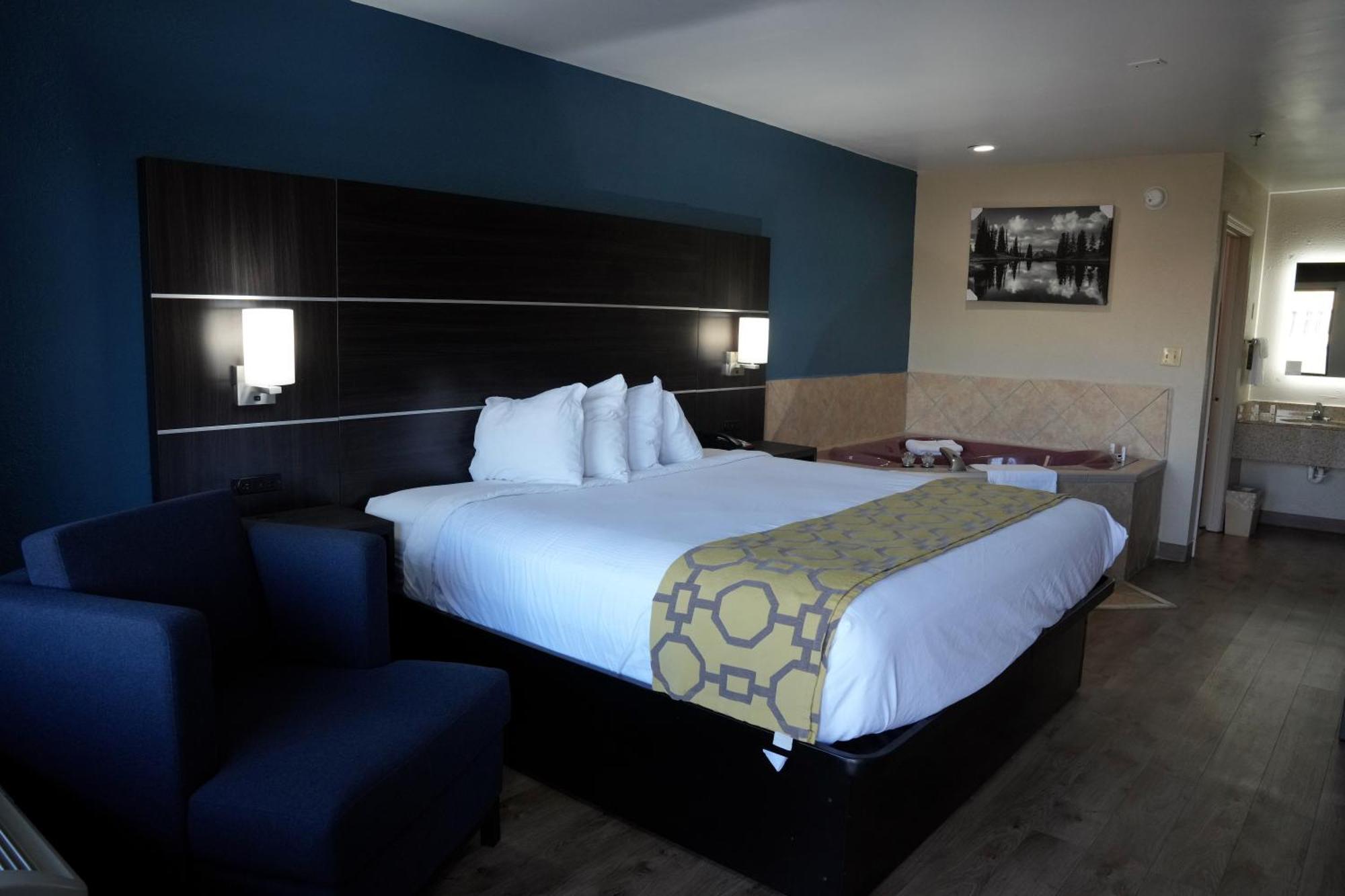 Baymont & Motel Manning